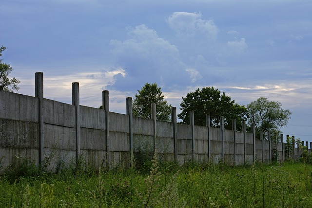 skládací betonový plot