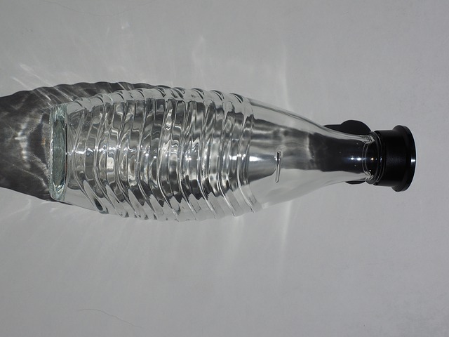 skleněná láhev na vodu.jpg