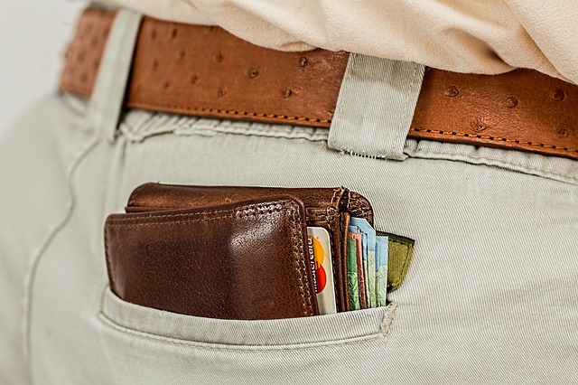 peněženka v zadní kapse.jpg