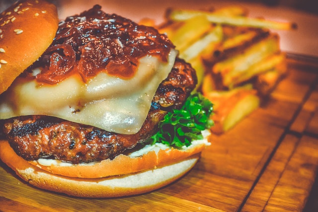 hamburger, tučné jídlo